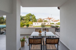 Idyllisches Apartment nur 600 Meter zum Strand mit privater Terrasse, WiFi, Parkplatz